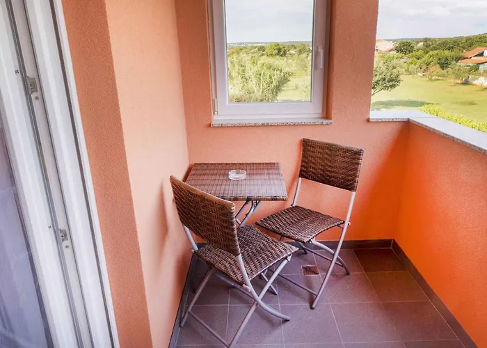 6 Apartman Póla
