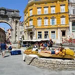 6 Pula